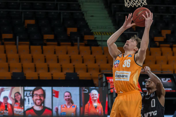 他逐渐向 他逐渐向