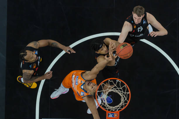 名防守者的 名防守者的