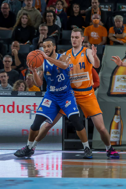 他们的中场 他们的中场